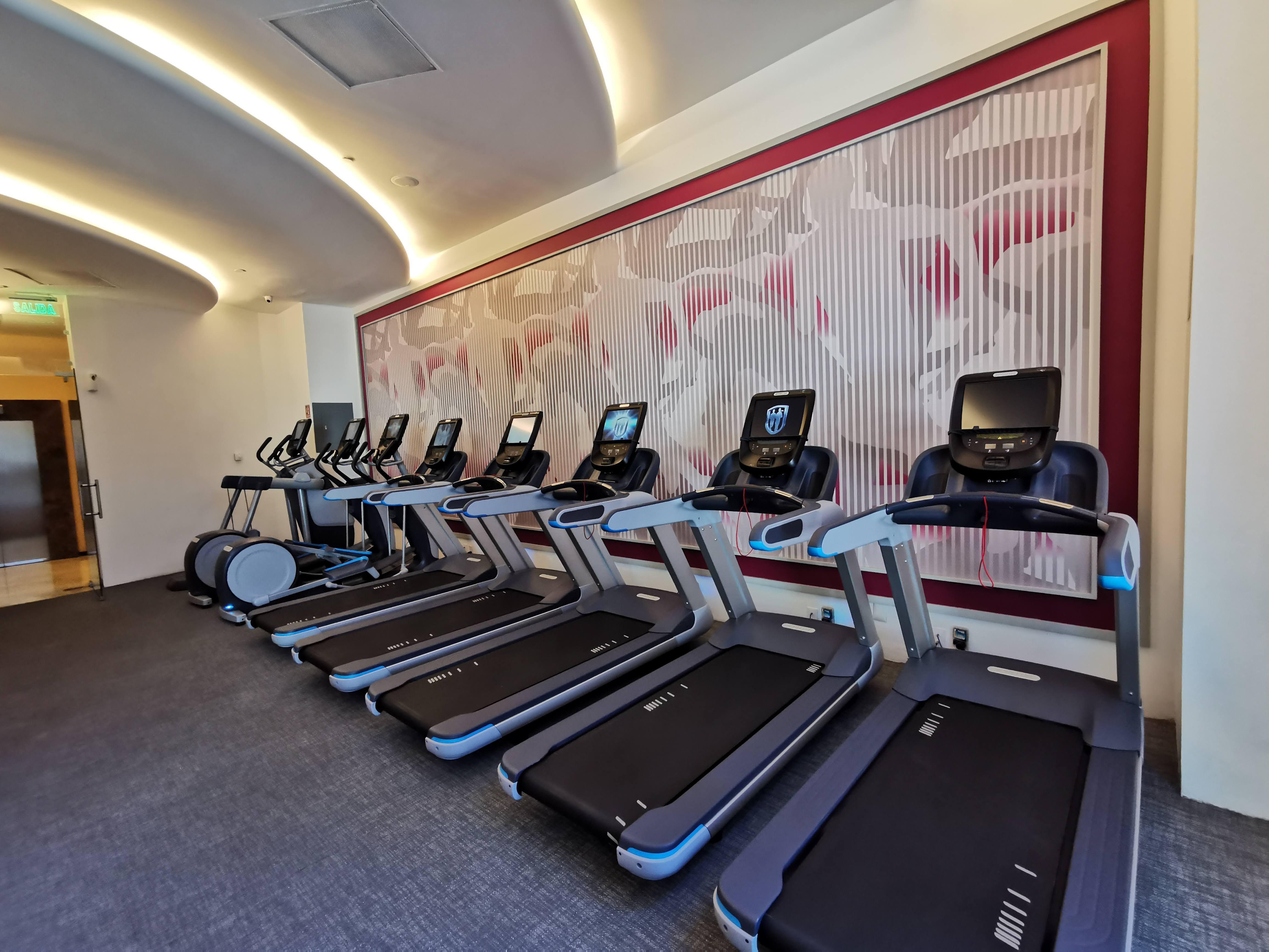 Belair Unique Mexico City Wtc, Trademark By Wyndham Kültér fotó A row of treadmills