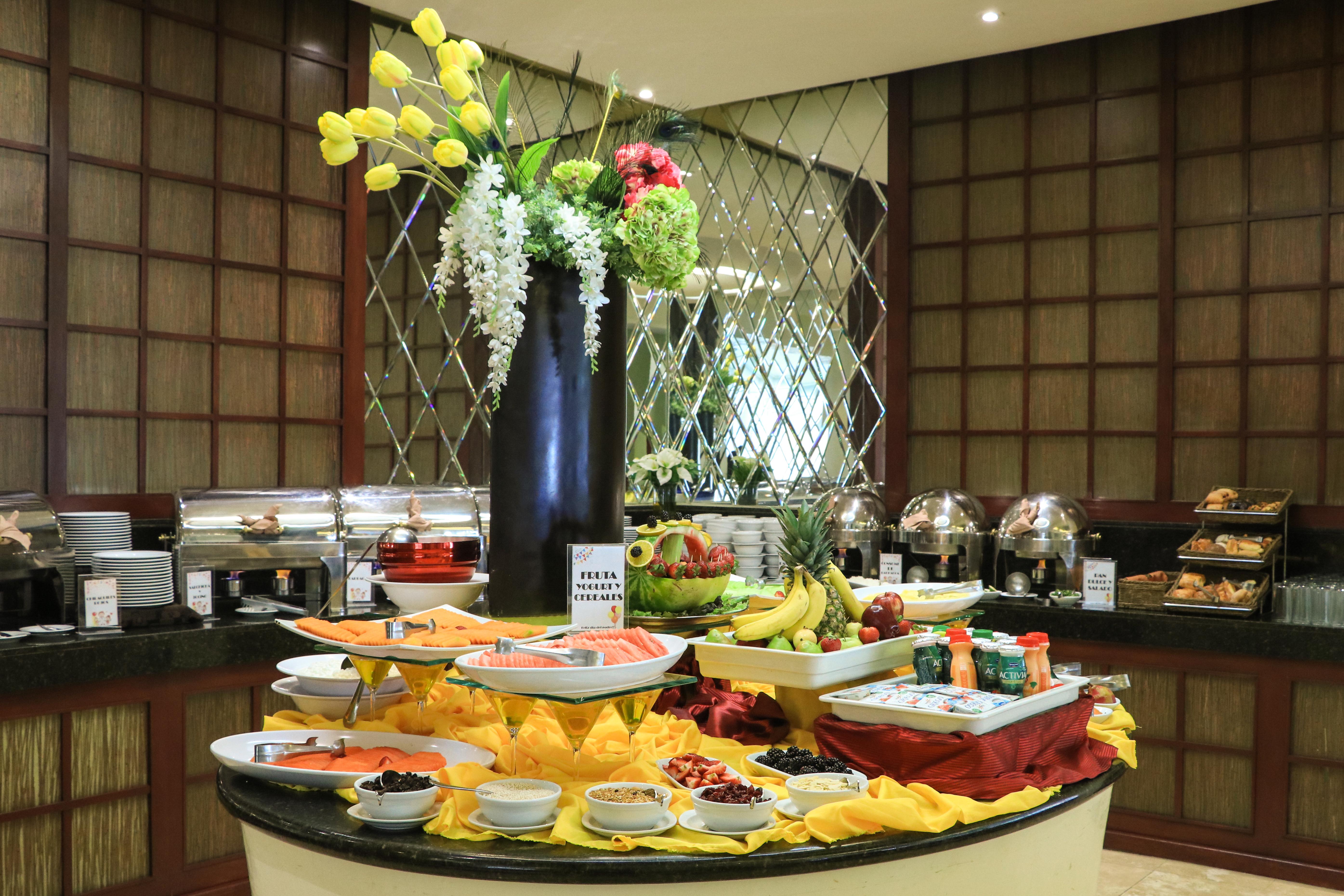 Belair Unique Mexico City Wtc, Trademark By Wyndham Kültér fotó A fruit salad buffet